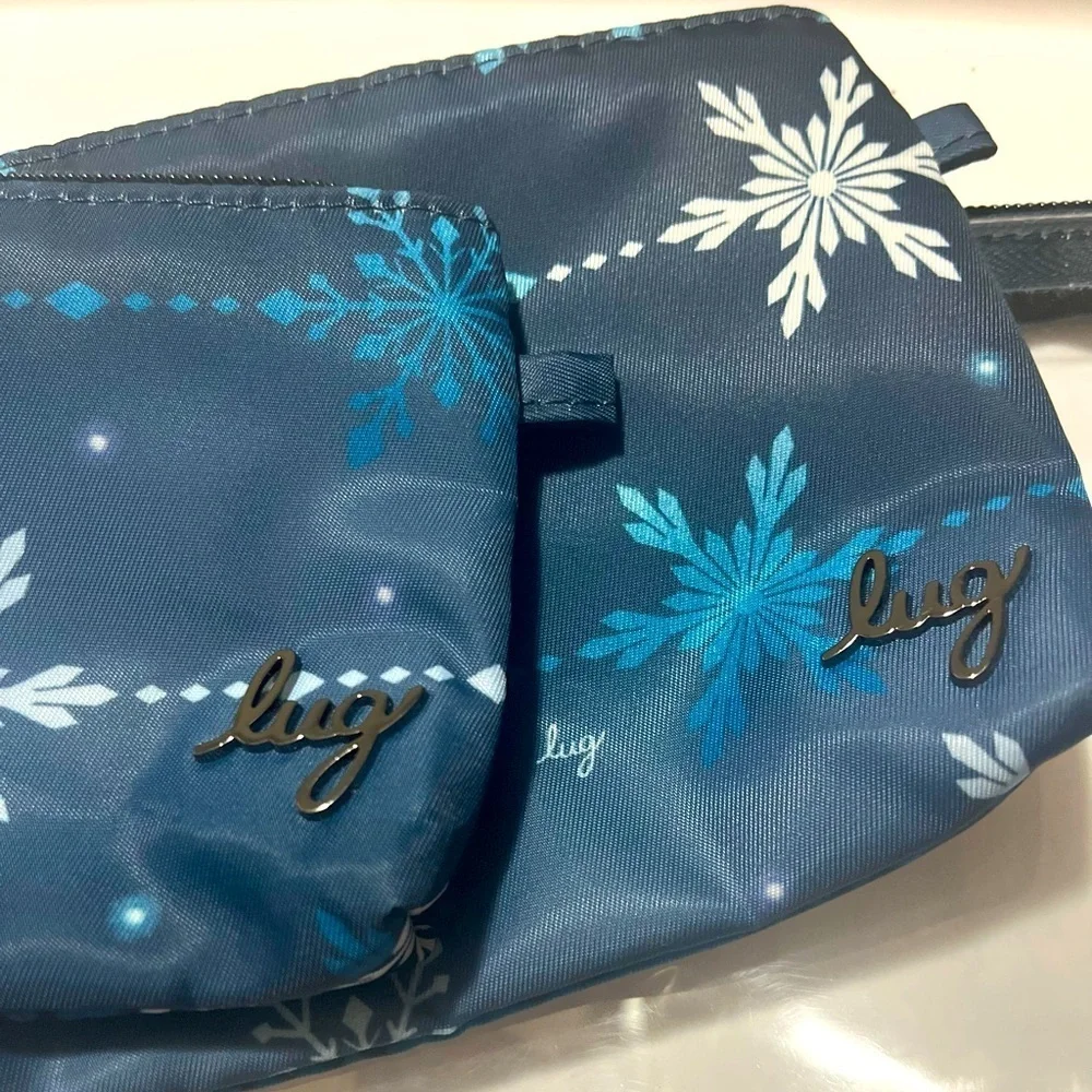 Lug Blue & White Snowflake Women's Amenity Cosmetic Bag Set